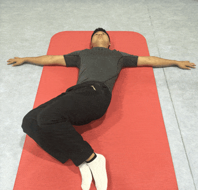 动作三:俯卧登山动作四:俯卧两头起每个动作进行进行15-20次,循环3-4