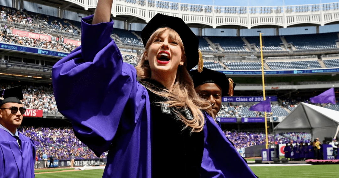 毕业季纽约大学毕业典礼taylorswift永远不要为尝试感到羞耻