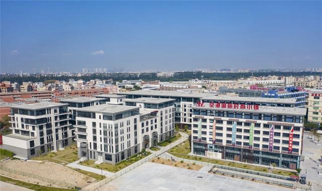 人和镇空港国际时尚小镇进驻企业最高免租3个月_产业_曹春喜_白云区