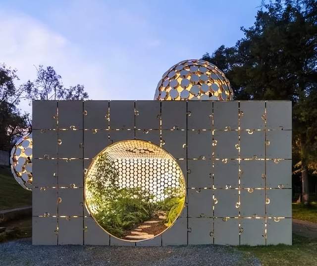 大园林中的景墙,小庭院中的围墙,都是重要的景观元素.