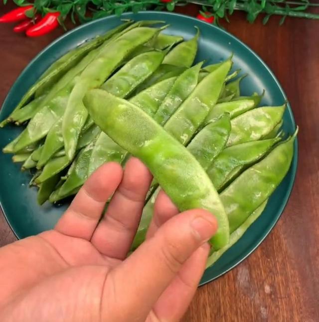 原创今天美食爆炒气豆角气豆角像我这么做既简单又好吃来吧