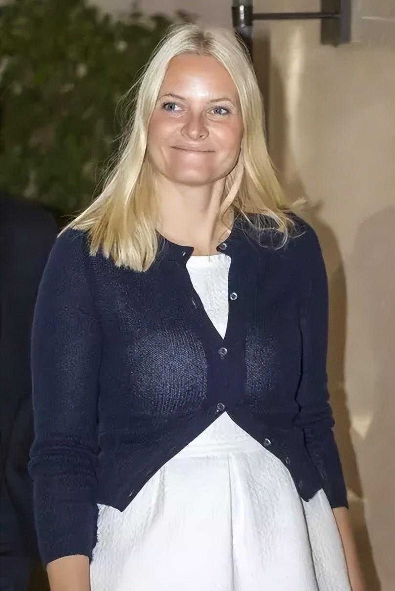 梅特·玛丽特:15岁进夜店做女郎,27岁带前男友孩子嫁给挪威王子_生活