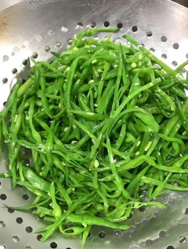 原创今天美食爆炒气豆角气豆角像我这么做既简单又好吃来吧