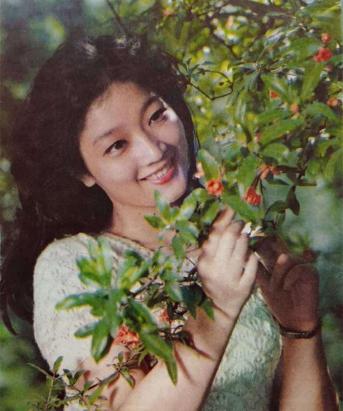 几乎所有人都认为张伟欣比她的女儿李小璐漂亮,张伟欣在80年代红极一
