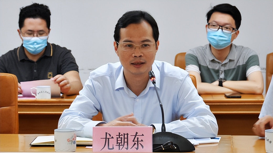 潮阳区委副书记,区长尤朝东先生热情接待了考察团一行,潮阳区政府办