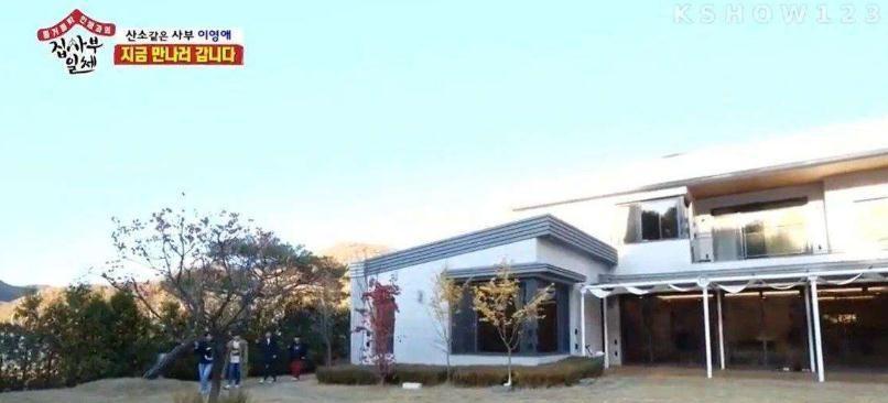 49岁李英爱豪气买下100亿韩元别墅,周末才来住,平时就空着_豪宅_大