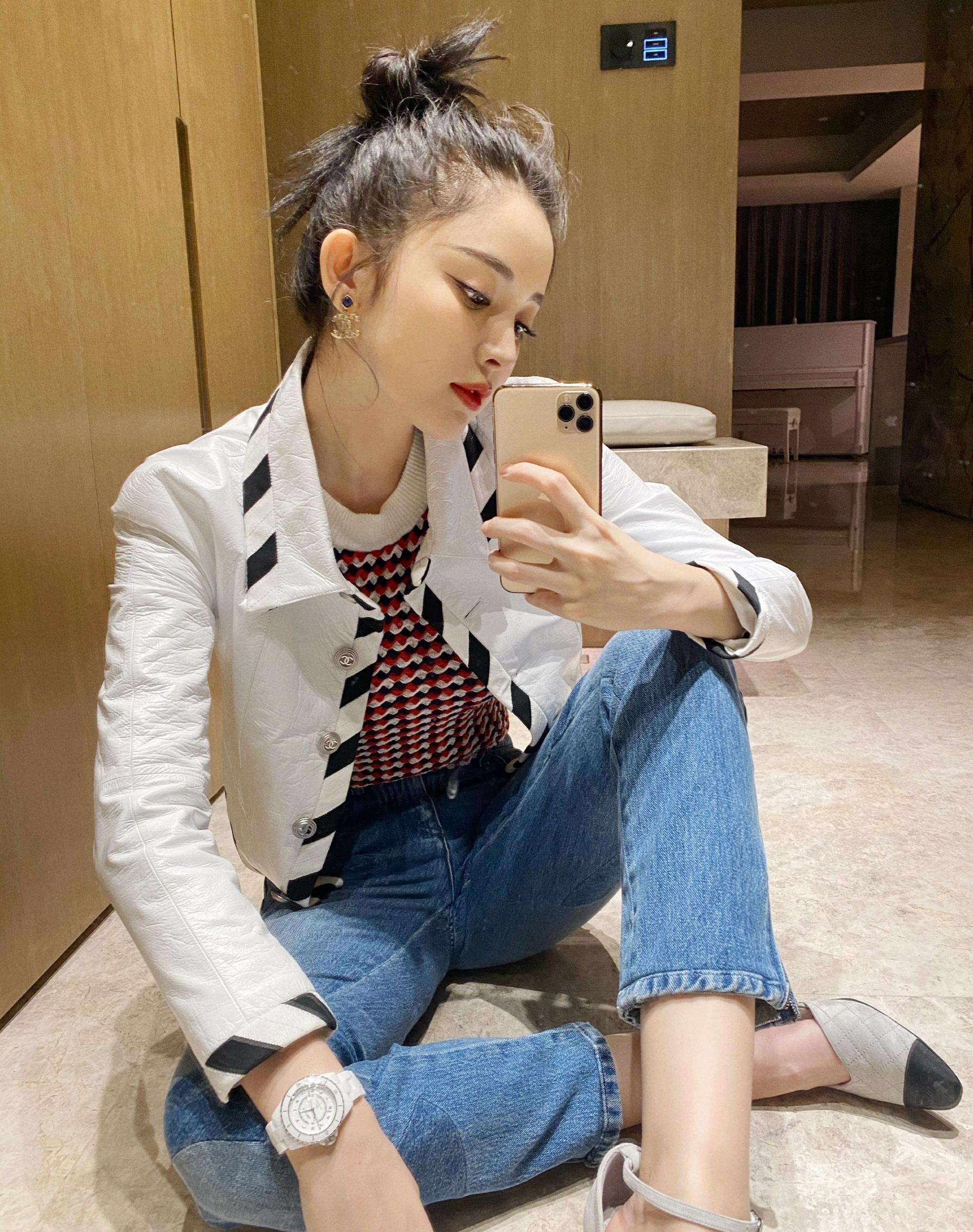 娜扎真是宠儿身材,穿荷叶牛仔短裙秀大长腿,美得高级又惊艳_风格_衬衫