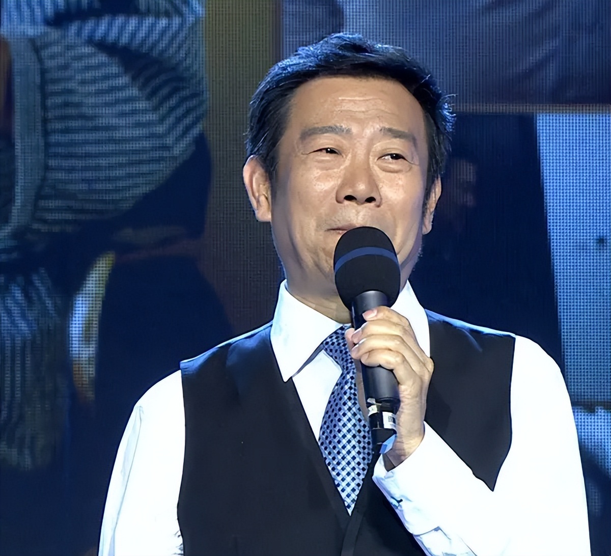 原创央视主持赵保乐娶普通女工妻子婚后生一子一家三口幸福甜蜜