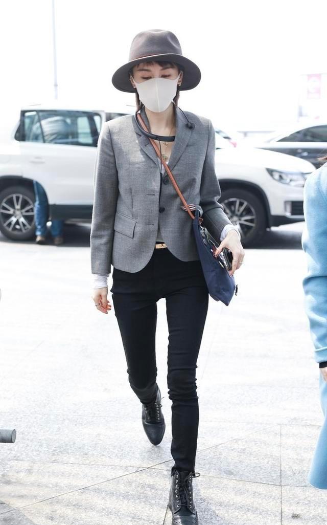 原创王子文漂亮过头了蓝黑长发更衬皮肤雪白露尖耳朵美成精灵