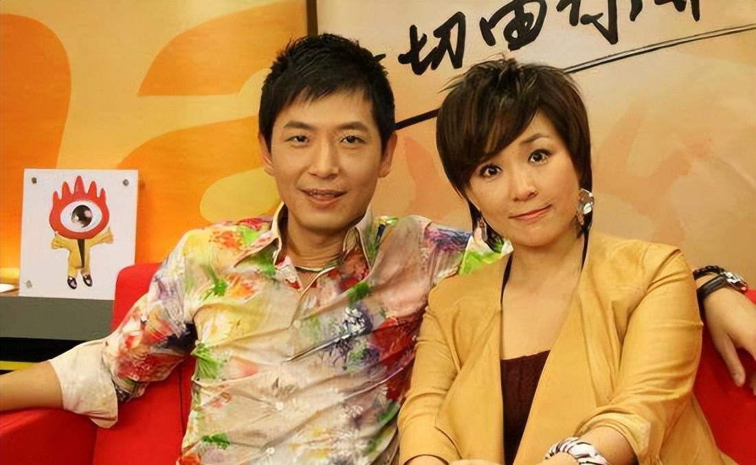 戴军晒近照,两鬓白发太惹眼,他无儿无女,一样活得潇洒而自在_李静