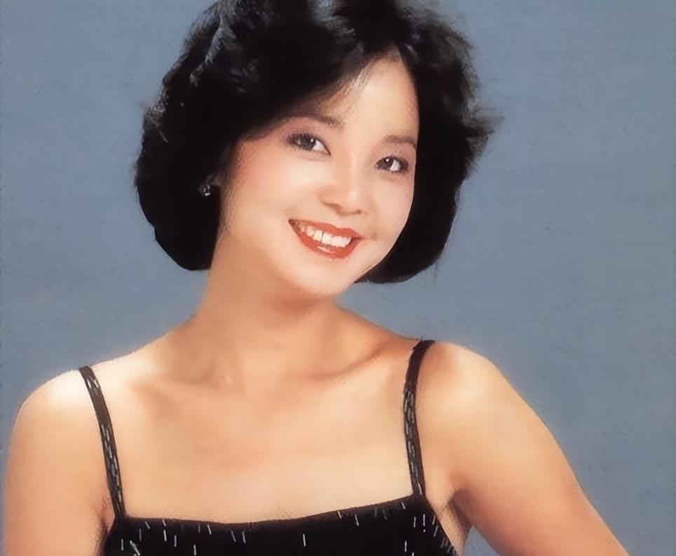 未婚,最后一通电话打给成龙,邓丽君凭啥成为传奇_高凌风_傅中尉_邓家