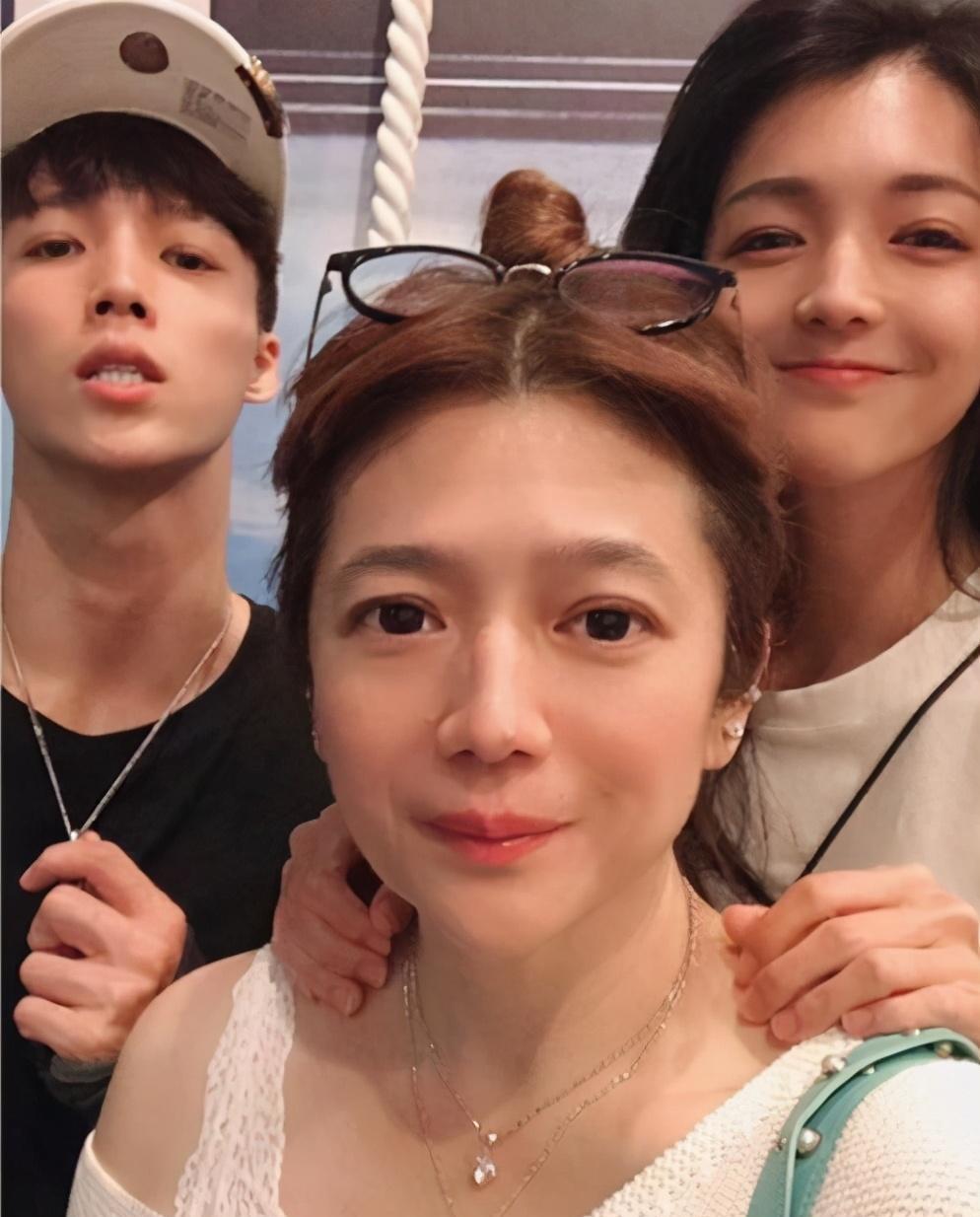 但林瑞阳前妻曾哲贞在某社交平台上发布的照片却引起了不小的热议