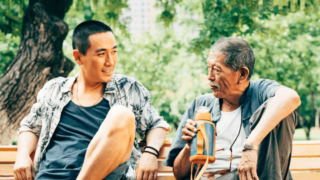 又使得他们对彼此感到不满,却又无法找到合适的契机来改变这一现状,这