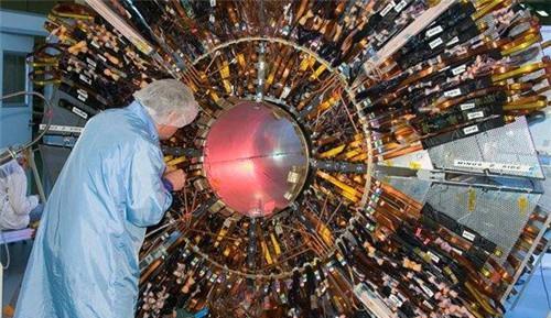 苏联科学家遭受20万伦琴辐射侥幸逃生几十年后半张脸依旧年轻