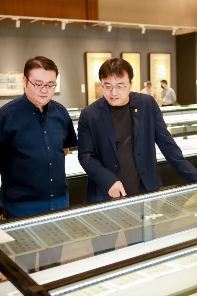 李雪松表示,唐寅在历史上很有名,但天不假年,留下的作品并不多.