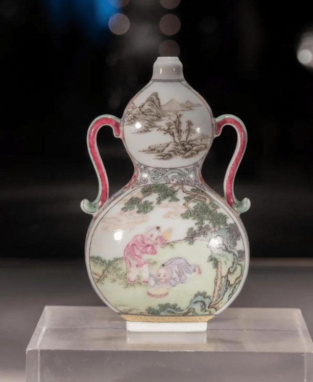 清朝乾隆宮廷琺琅彩竹菊鹌鹑图瓶 稀少芸術珍品 (レプリカ) 清朝乾隆宮廷琺琅彩竹菊鹌鹑图瓶 稀少芸術珍品 (レプリカ)