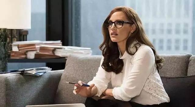 可见《茉莉牌局》通过法律和性别元素的加入,让茉莉·布鲁姆的牌局