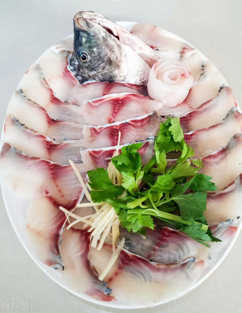 这几年,罗非鱼也培育出新的品种脆肉罗非鱼横空出世,这是继中山脆肉鲩