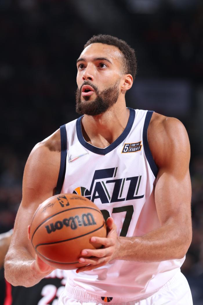 重磅爵士1换10交易戈贝尔205亿中锋搭档唐斯组成豪华双塔