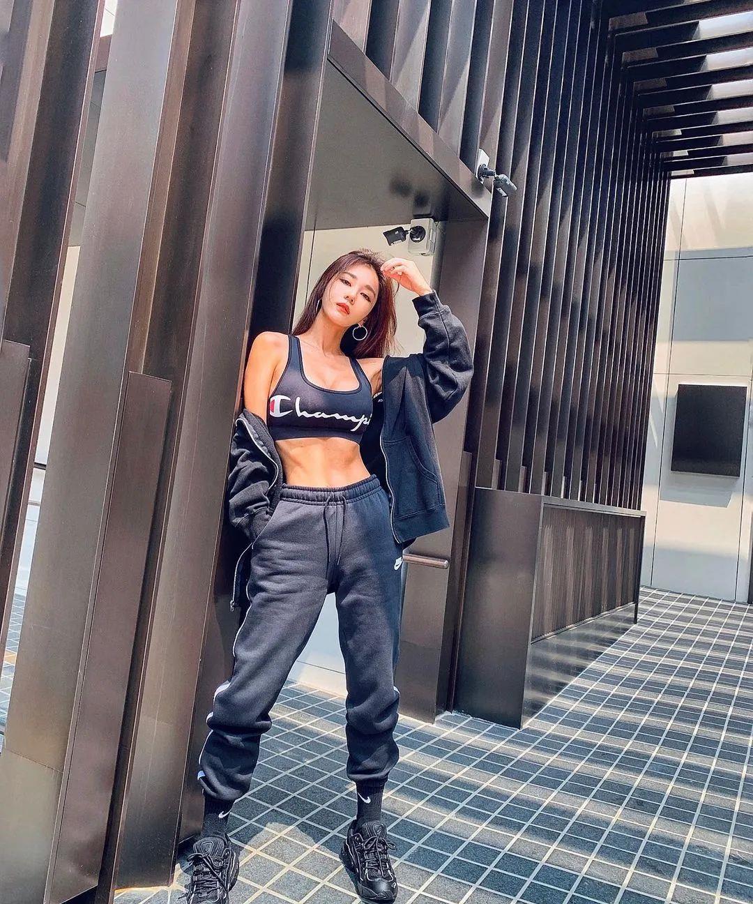 她38岁踏进"夜店"成为最火女dj,看她的身材_朴诗贤_siena_健身