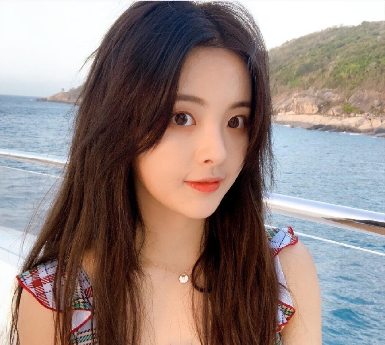 人间锦鲤杨超越从女工逆袭成爱豆唱跳双废却被老板力捧