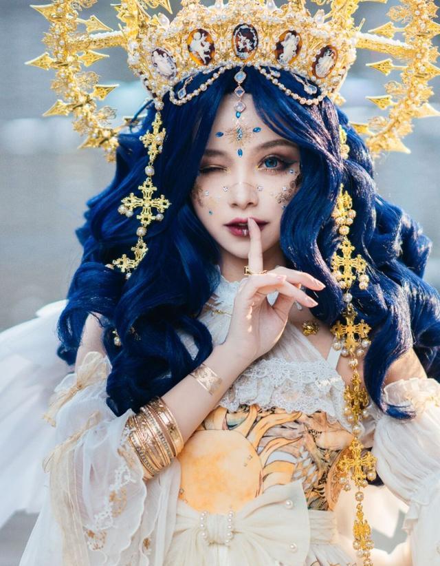 原创谢安然又美出圈了顶十斤头饰扮在逃公主华丽且精致