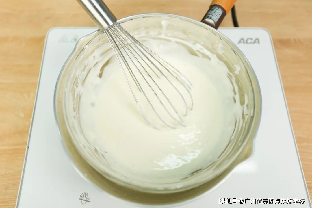 蛋糕店的轻芝士蛋糕,我复刻出来了!(配方&教程)_面糊_烤箱_混合