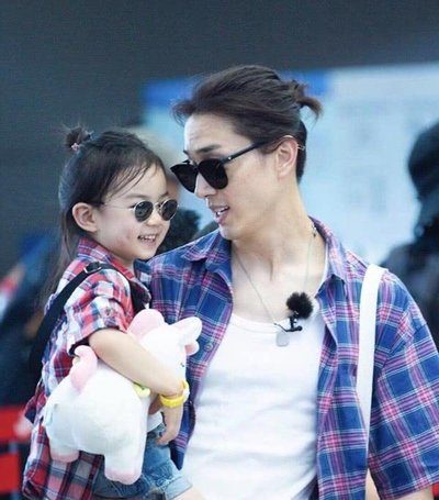 李承铉被说吃软饭!其实他本是富二代,却甘做戚薇的"家庭主夫"