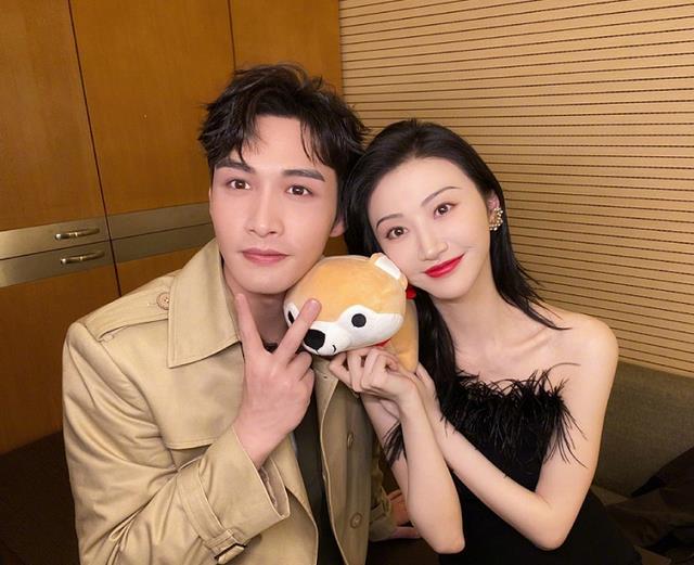 好像一个假人,明星真的不适合网红滤镜_贾士凯_照片_张彬彬