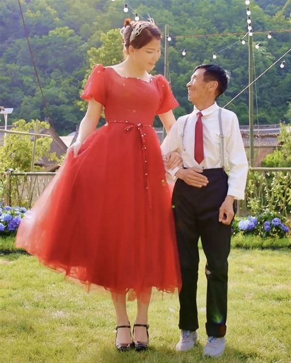 女孩为报恩66万买房车带养父旅游_白鸽_张双奇_父亲