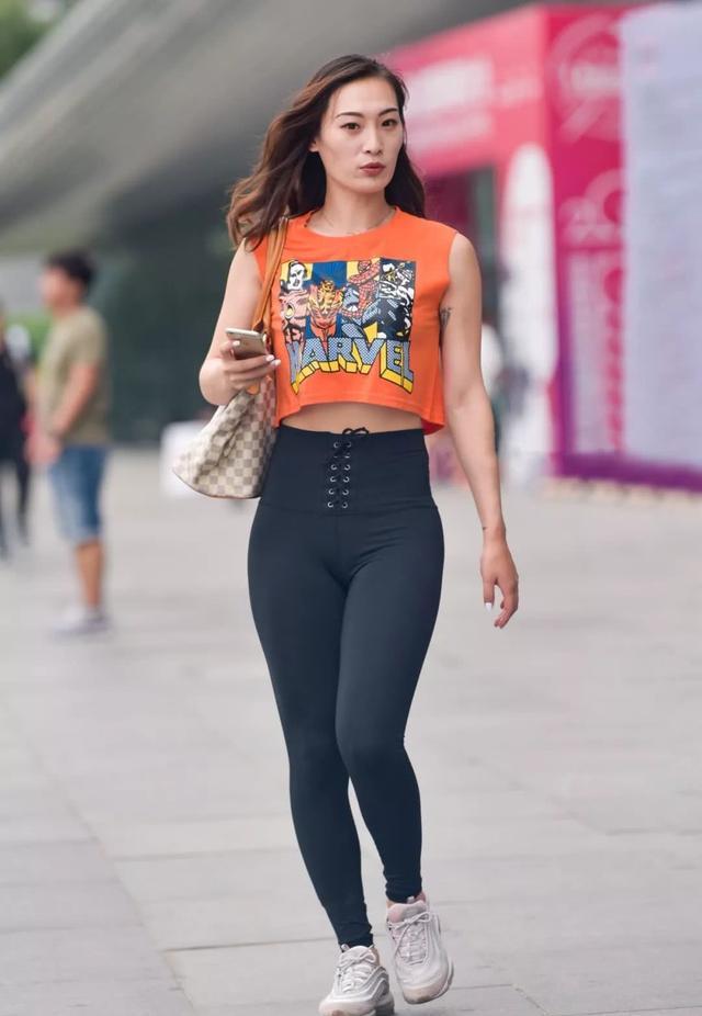 淡雅如斯的健美裤美女,端庄淑容的身姿,又不失其娴静之美