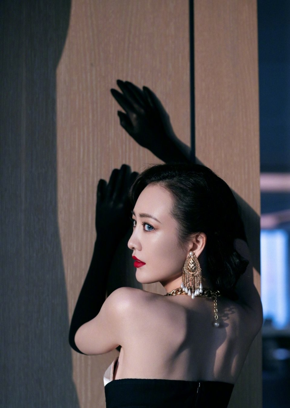 王欧波斯猫诱人造型,胜过杨幂,时尚谁能挡得住_王鸥_身材_房间