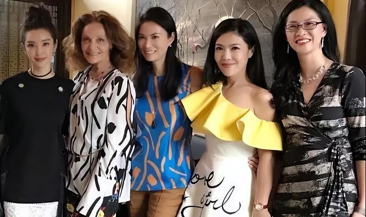 "人走茶凉"苏芒:一张合照得罪洪晃后,反被章子怡踢出朋友圈_唐嫣_照片