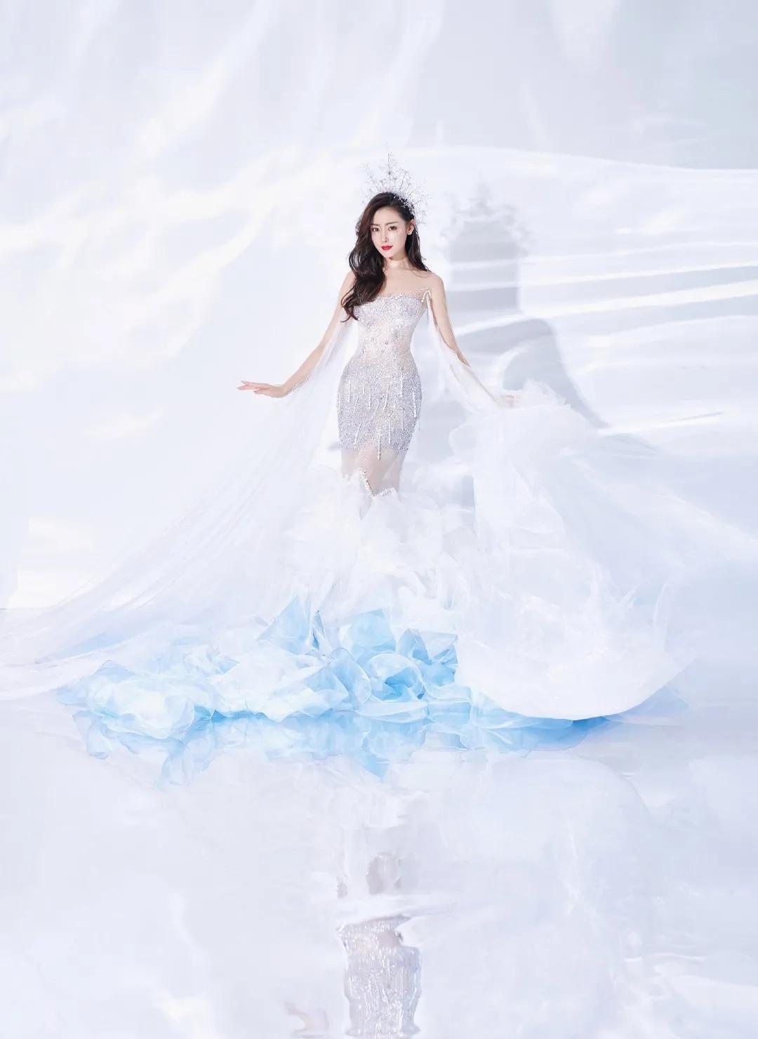 原创张天爱cos美人鱼穿白色亮片鱼尾裙仙气又妖娆