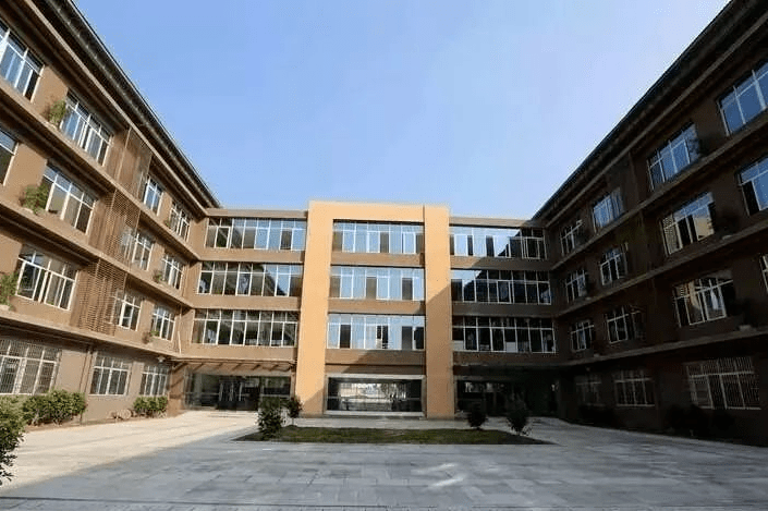 志愿填报丨国家公办双高实力广职院拍了拍你并对你发出诚挚的邀请