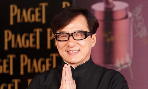 年近70的成龙近照曝光，原来体面的老去，才是对生命最大的尊重