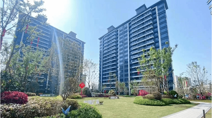 阳光云麓交房实景图广元阳光云城位于北二环繁华商圈,小区西面自带约