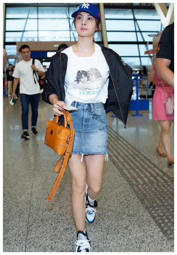 蔡依林出门太急了?短裤 "石灰鞋",1米56成1米5既视感!