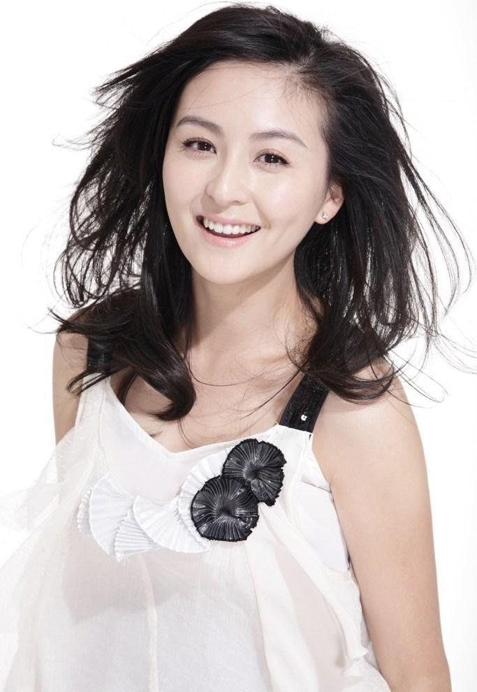 原创41岁戴娇倩容颜耐打身材有料真是成时尚女人味十足