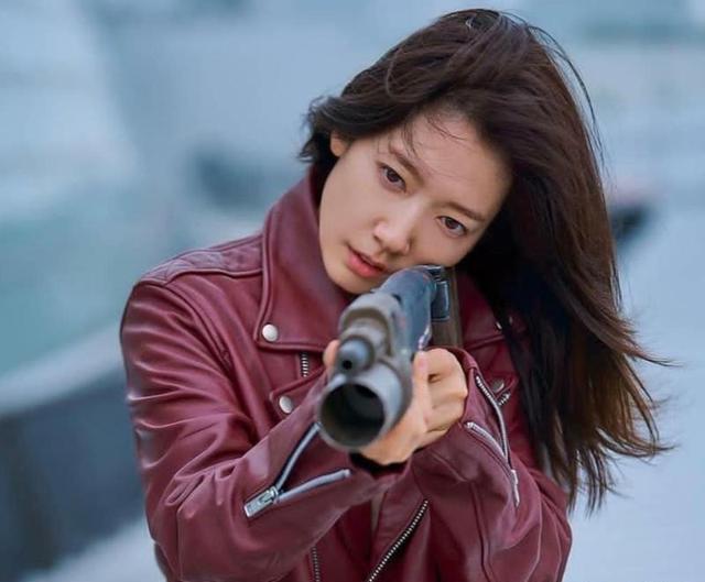 让我们继续观望这部《西西弗斯:神话》能不能用钱烧出一个好口碑.