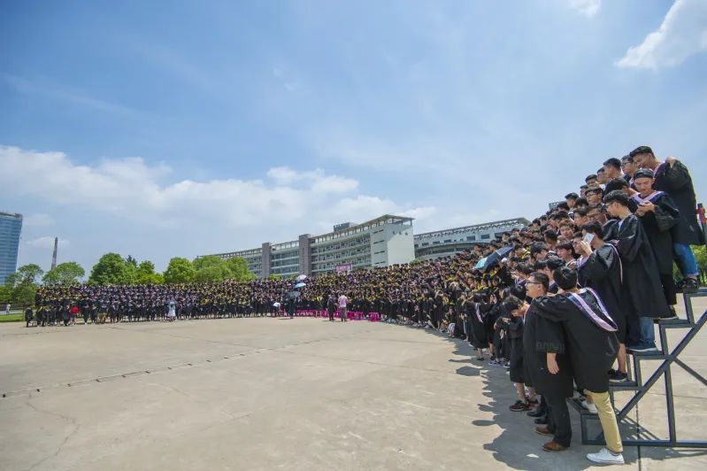 紅安校區位於湖北省紅安經濟開發區金山大道18號,佔地面積1286