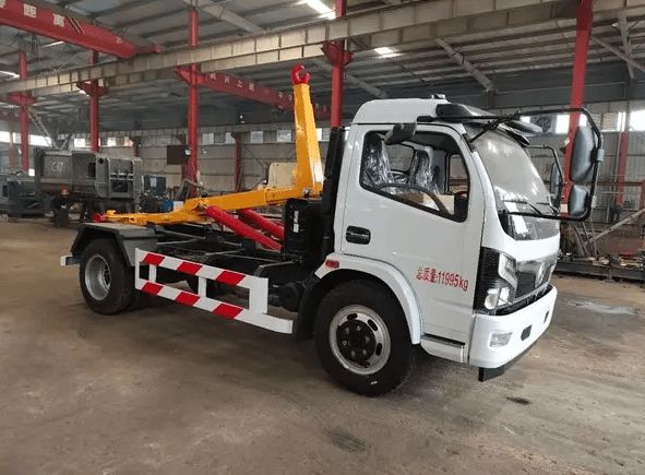 东风多利卡d7勾臂垃圾车润兴环卫