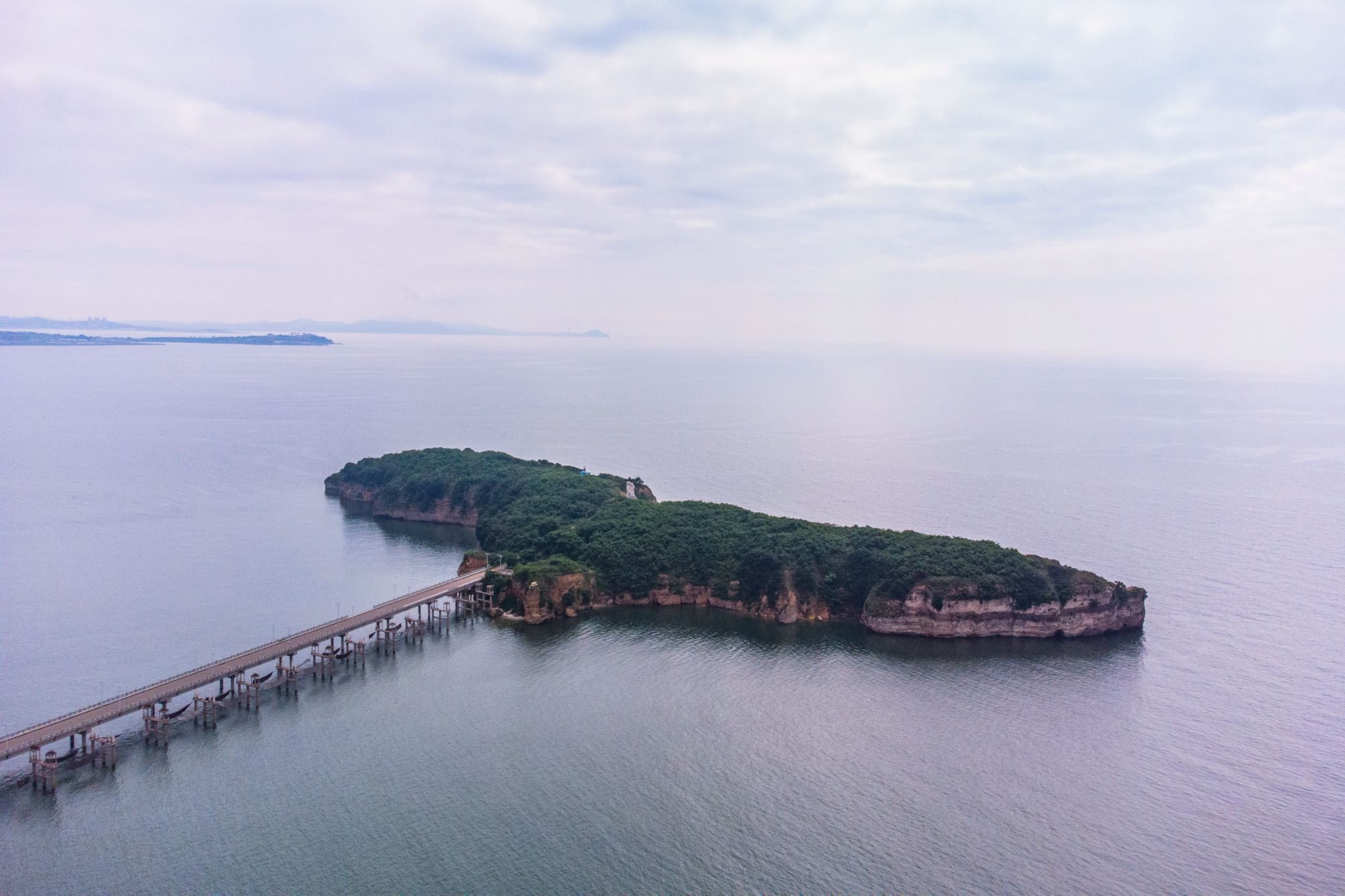 大连仙浴湾海滨度假区,环境优美,空气清新,是旅游休闲的好去处