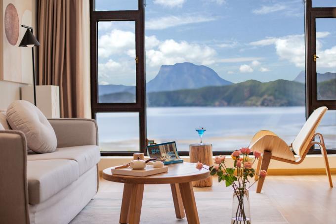 云南泸沽湖前湖月遥全湖景度假酒店民宿,半山上"人间天堂",泸沽湖尽收