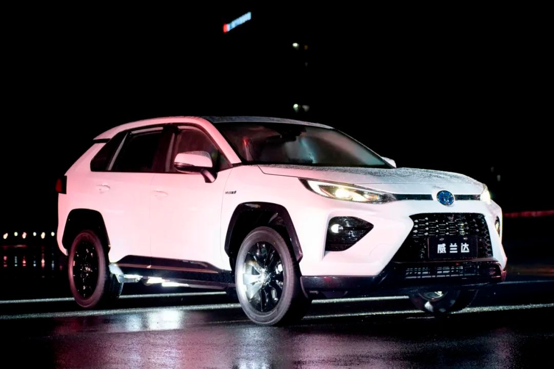 年轻人爱露营喜欢高性能黑武士元素广汽丰田威兰达全都有