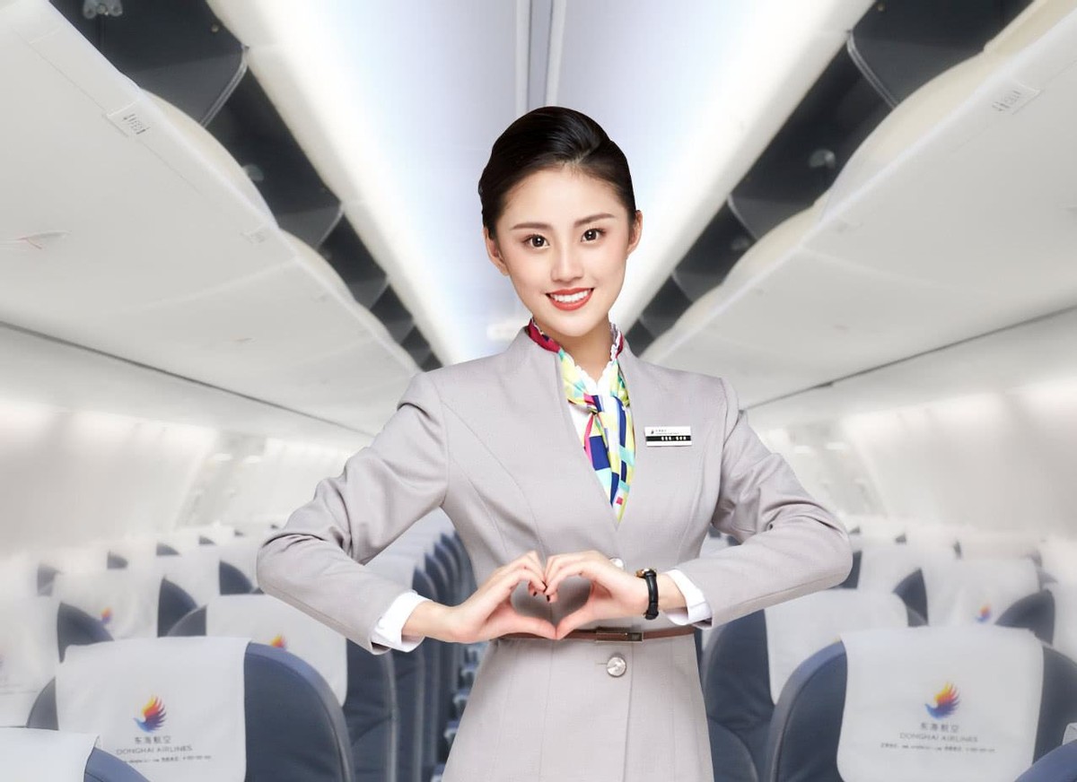 头等舱和经济舱的空姐有什么不同头等舱的空姐颜值更高吗
