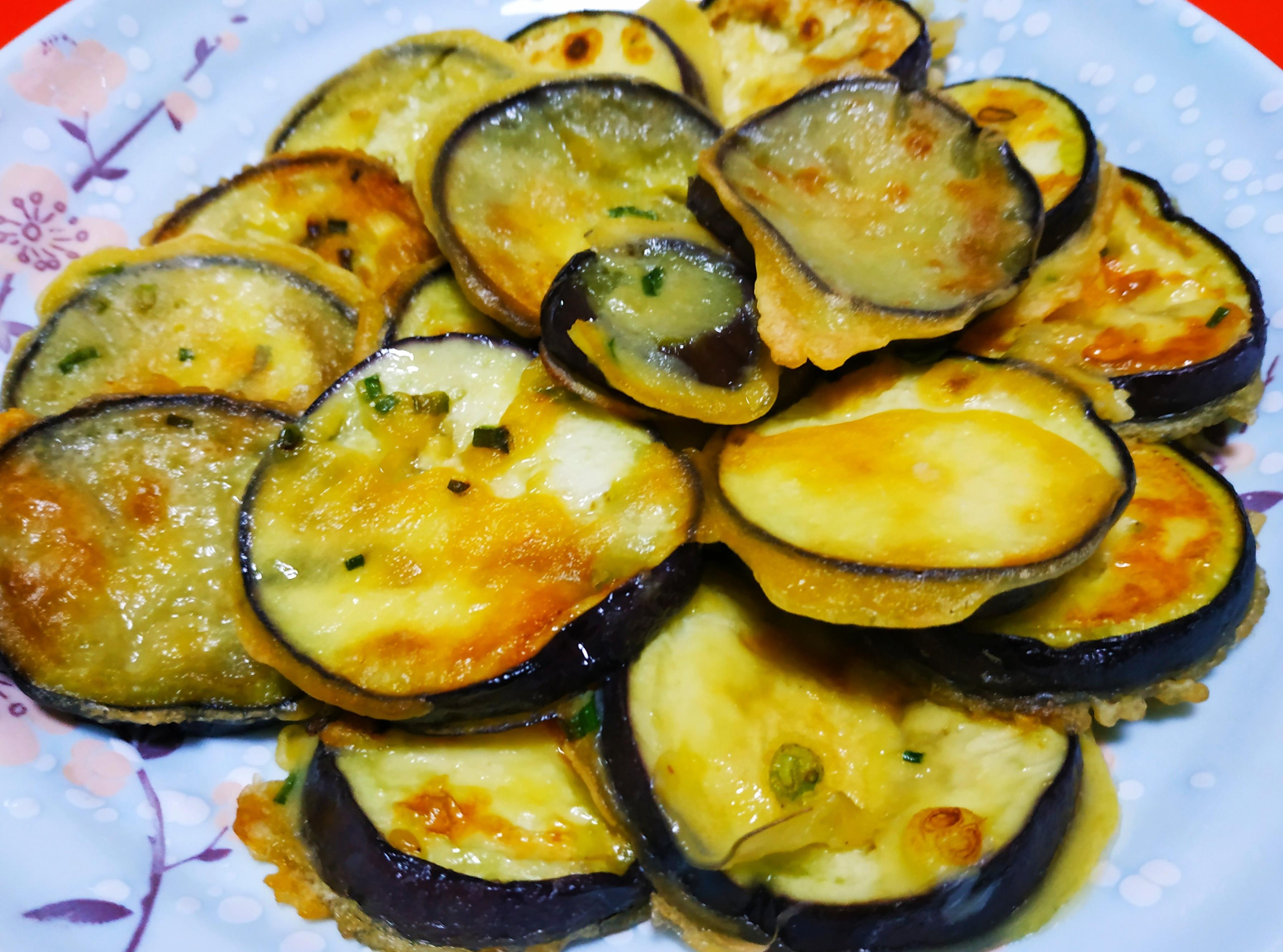 好了,以上就是今天为大家分享的【香煎茄子饼】的具体做法,喜欢的朋友