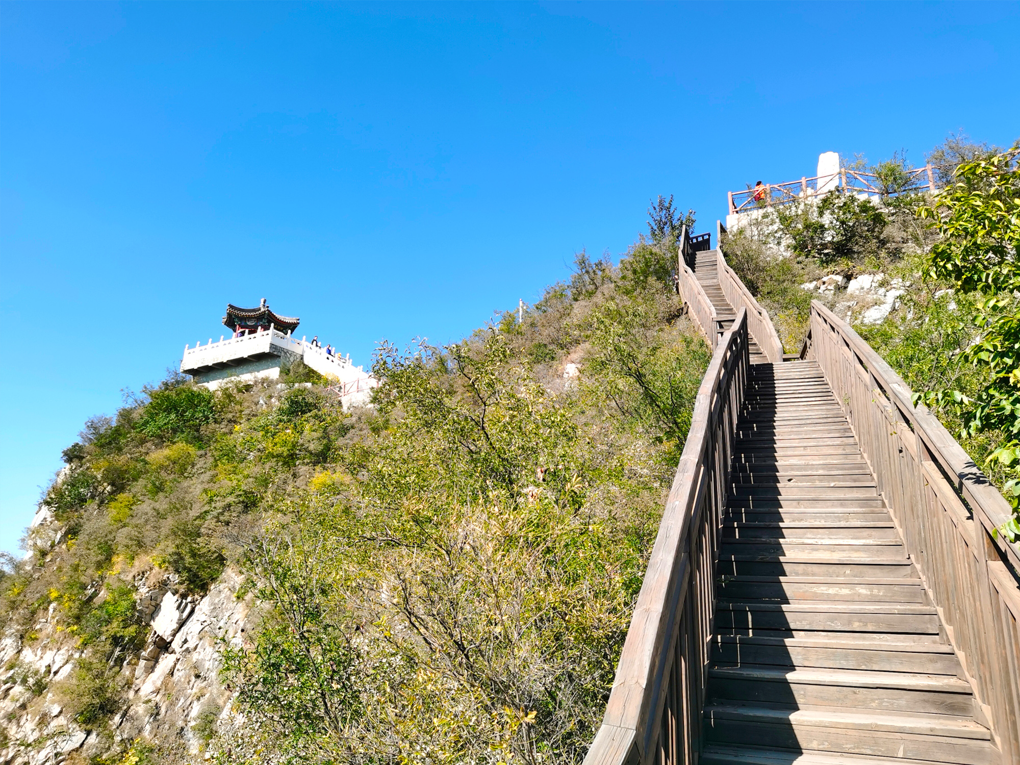 北京丰台藏着一座山，海拔699米，是京城距离天堂最近的地方