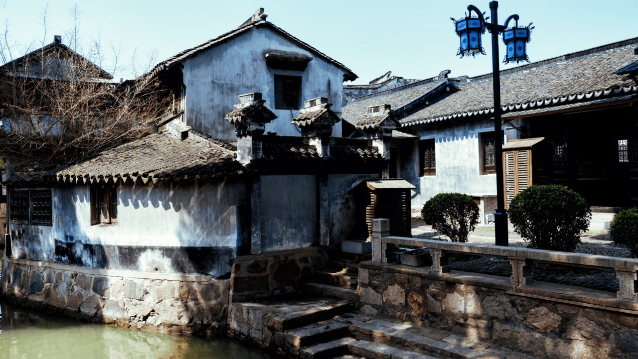 江苏有一2500年古镇，却常被念错名字，游客称其“桥都”，在苏州