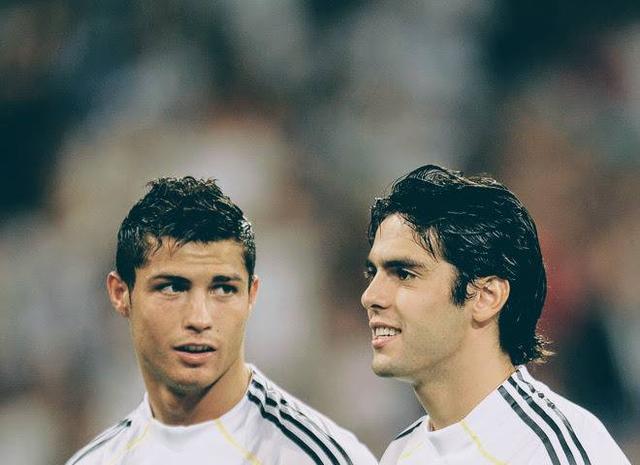 (在第一轮比赛中,卡门进了两球,罗纳尔多也进了一球)(卡卡在第二轮